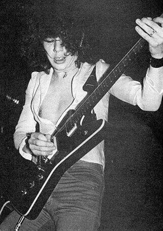 Pete Willis : Band Member Image | CFF Radio