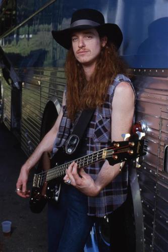 Cliff Burton : Band Member Image | CFF Radio