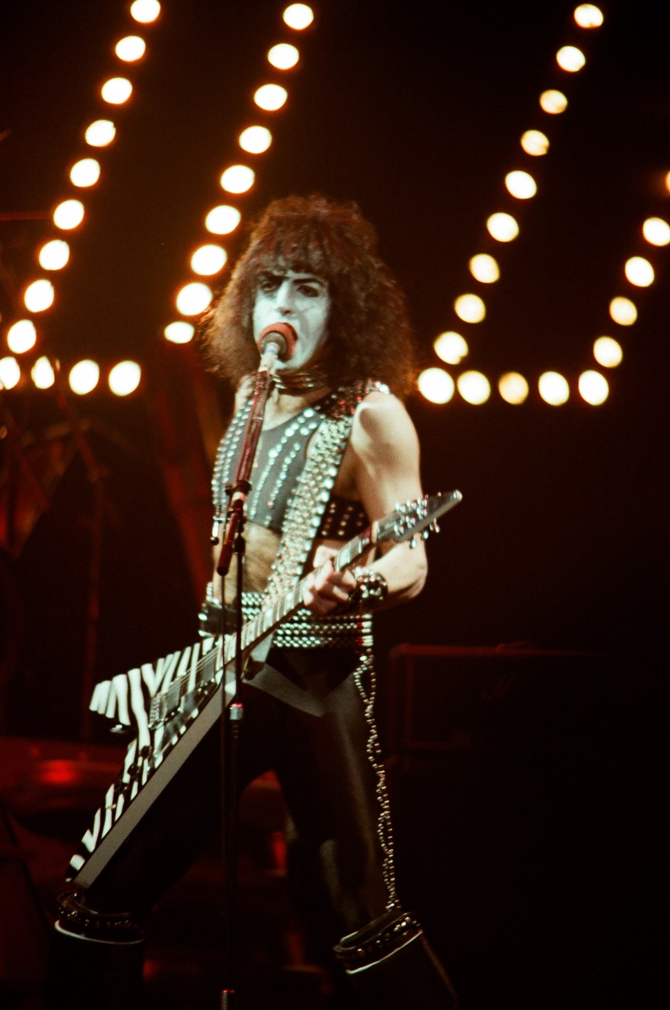 Paul Stanley singing in front of the lit up KISS LOGO live at the Cobo Hall 1983. : Concert Image | CFF Radio